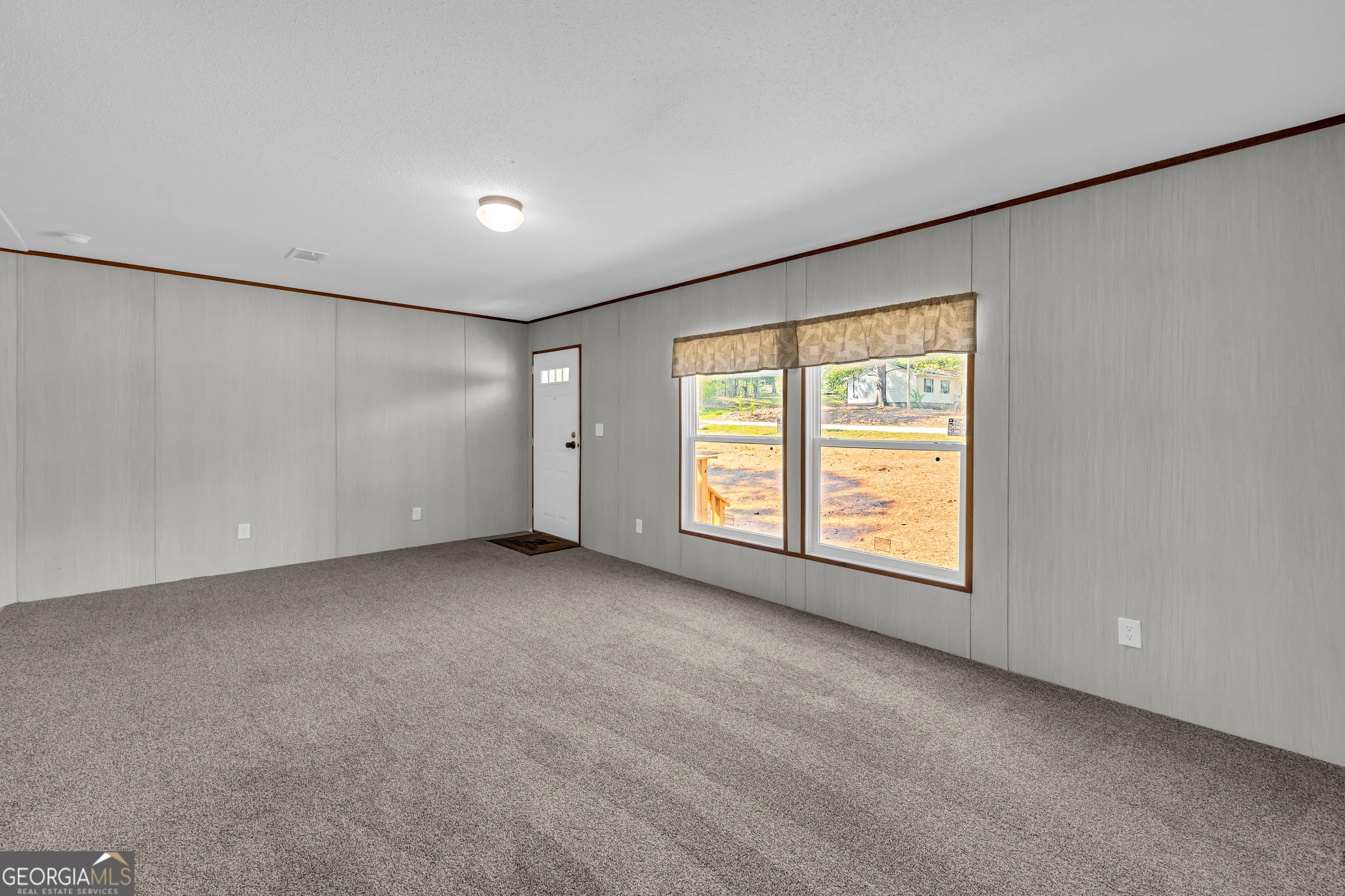596 Pinetree Circle