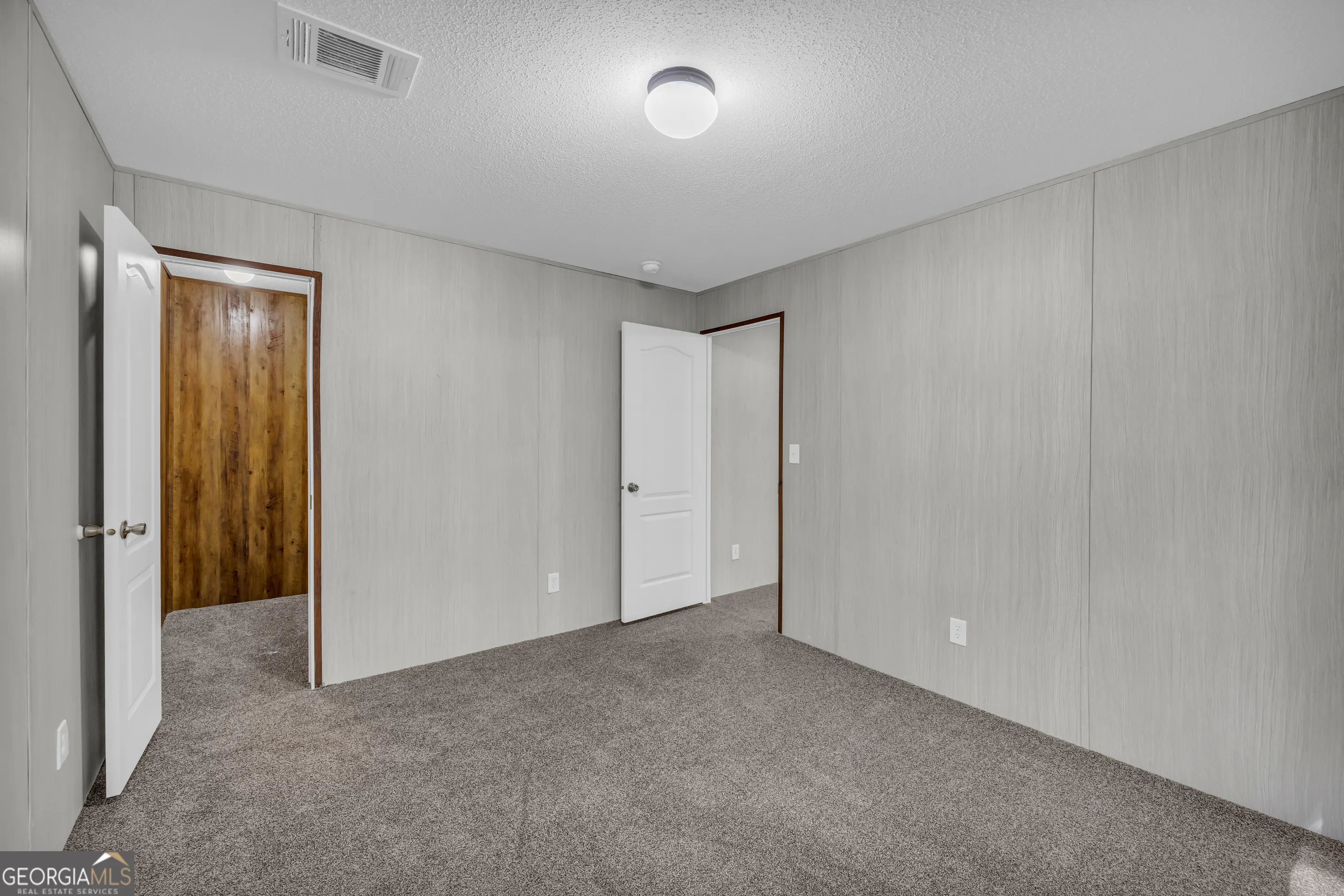 596 Pinetree Circle