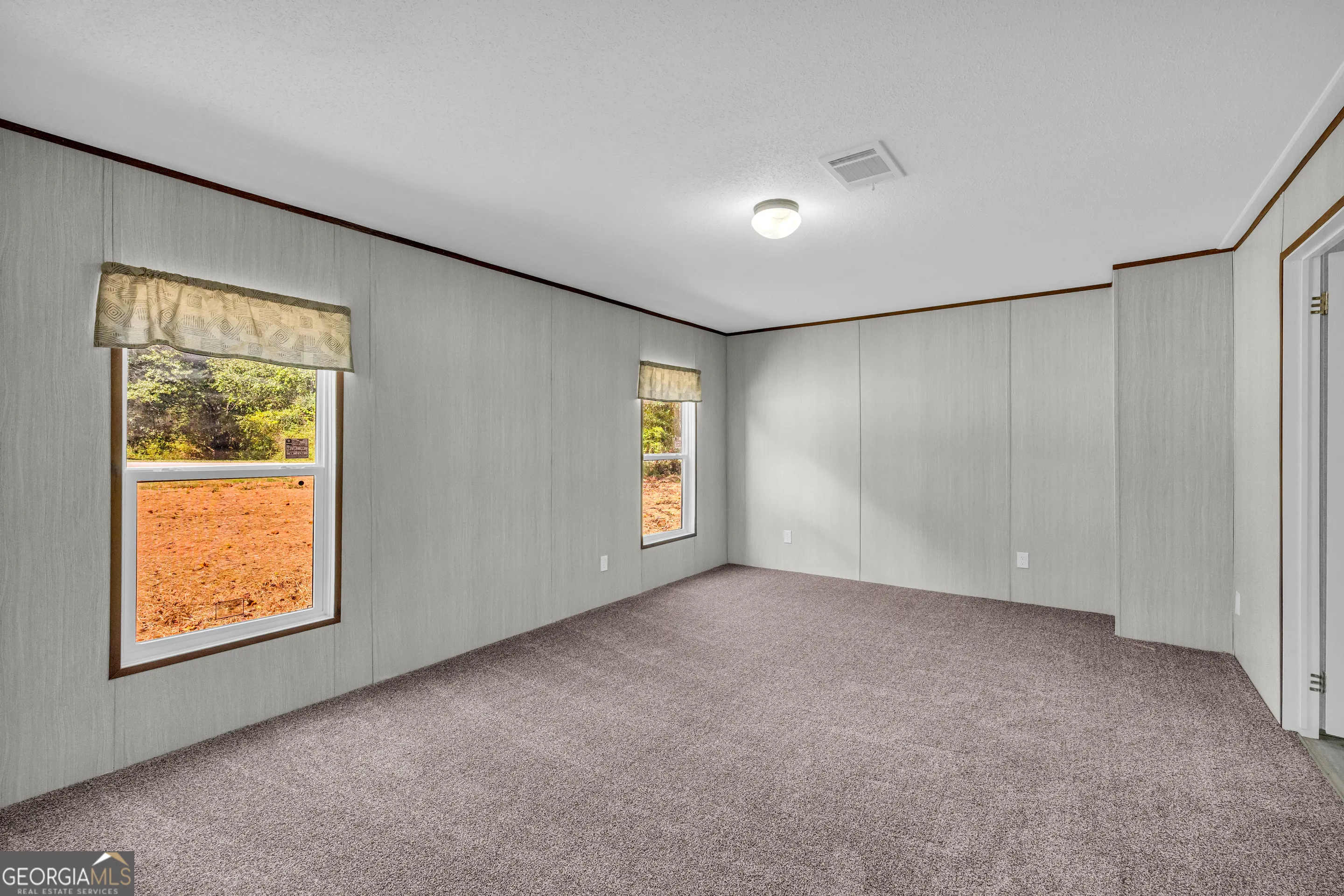 596 Pinetree Circle