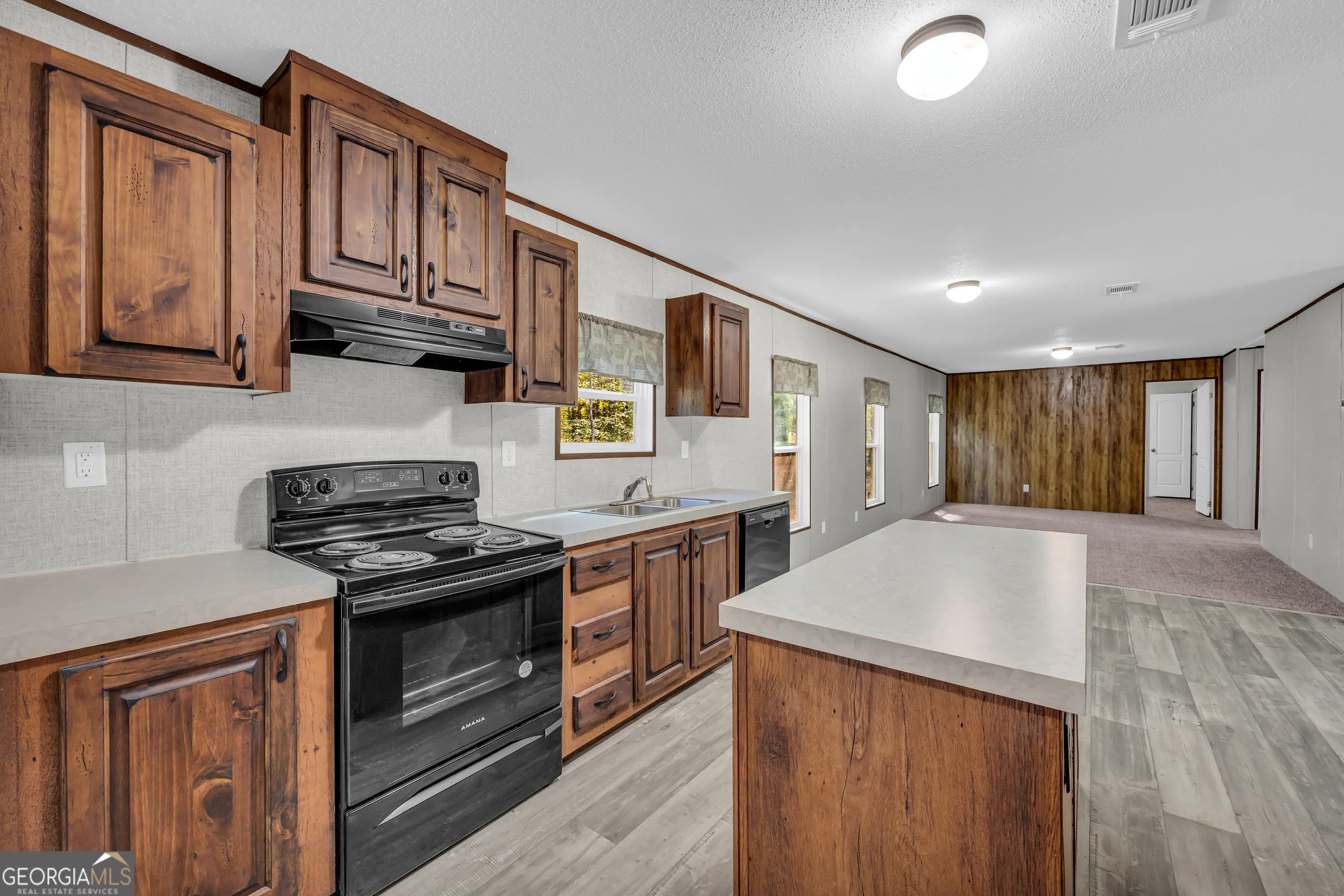 596 Pinetree Circle