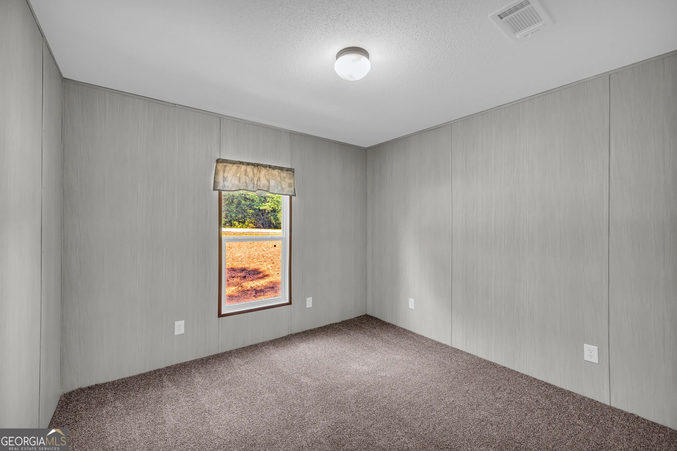 596 Pinetree Circle