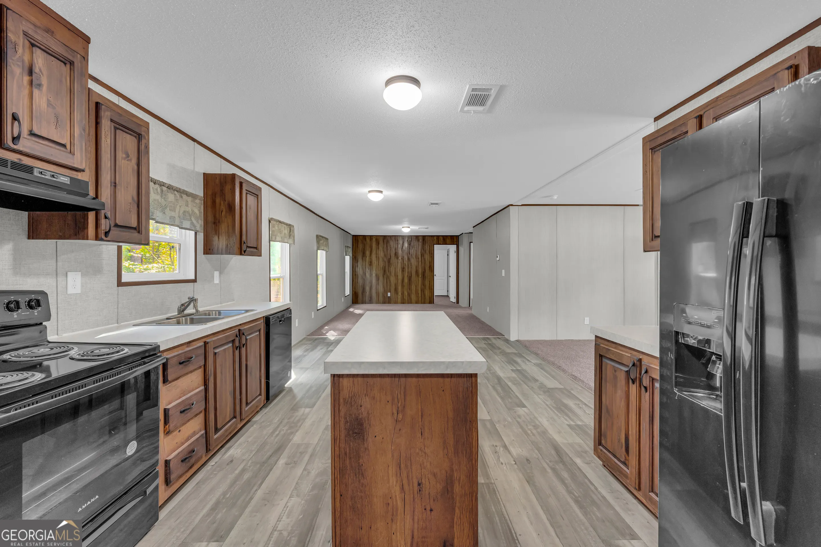 596 Pinetree Circle