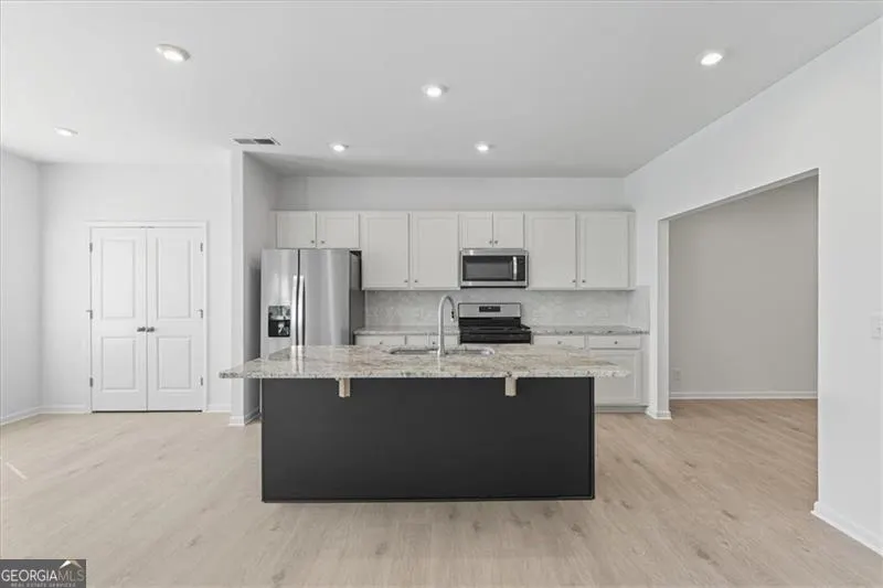 1186 PARK CENTER Circle