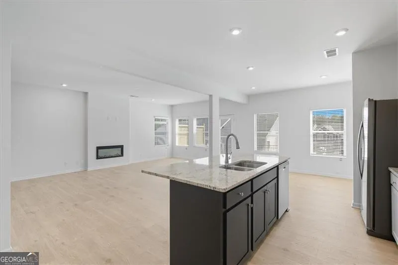 1186 PARK CENTER Circle