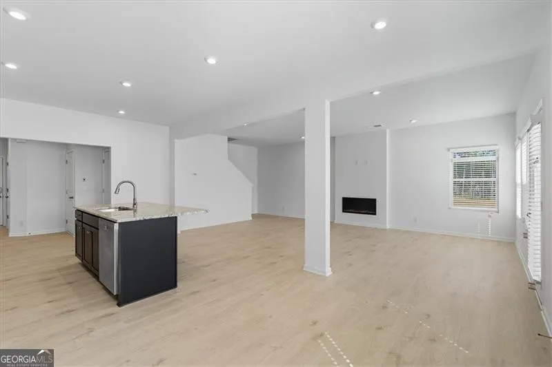 1186 PARK CENTER Circle
