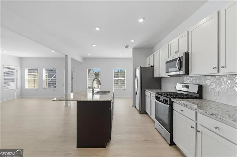 1186 PARK CENTER Circle
