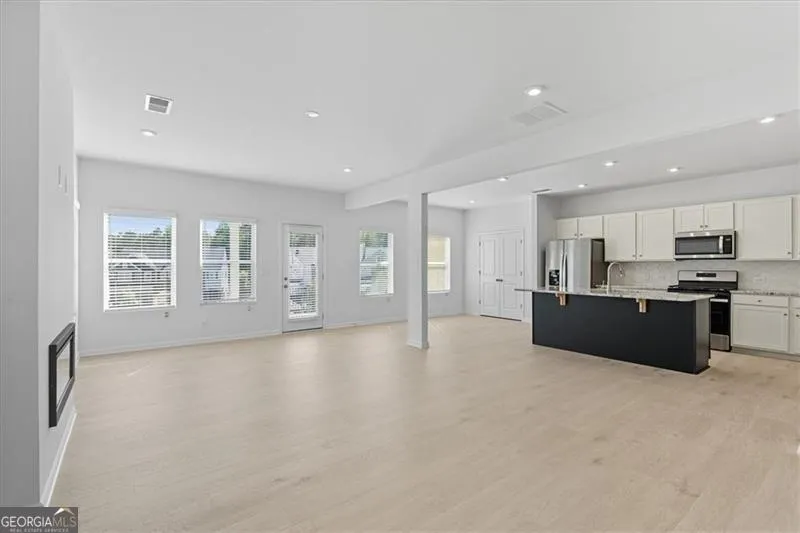 1186 PARK CENTER Circle