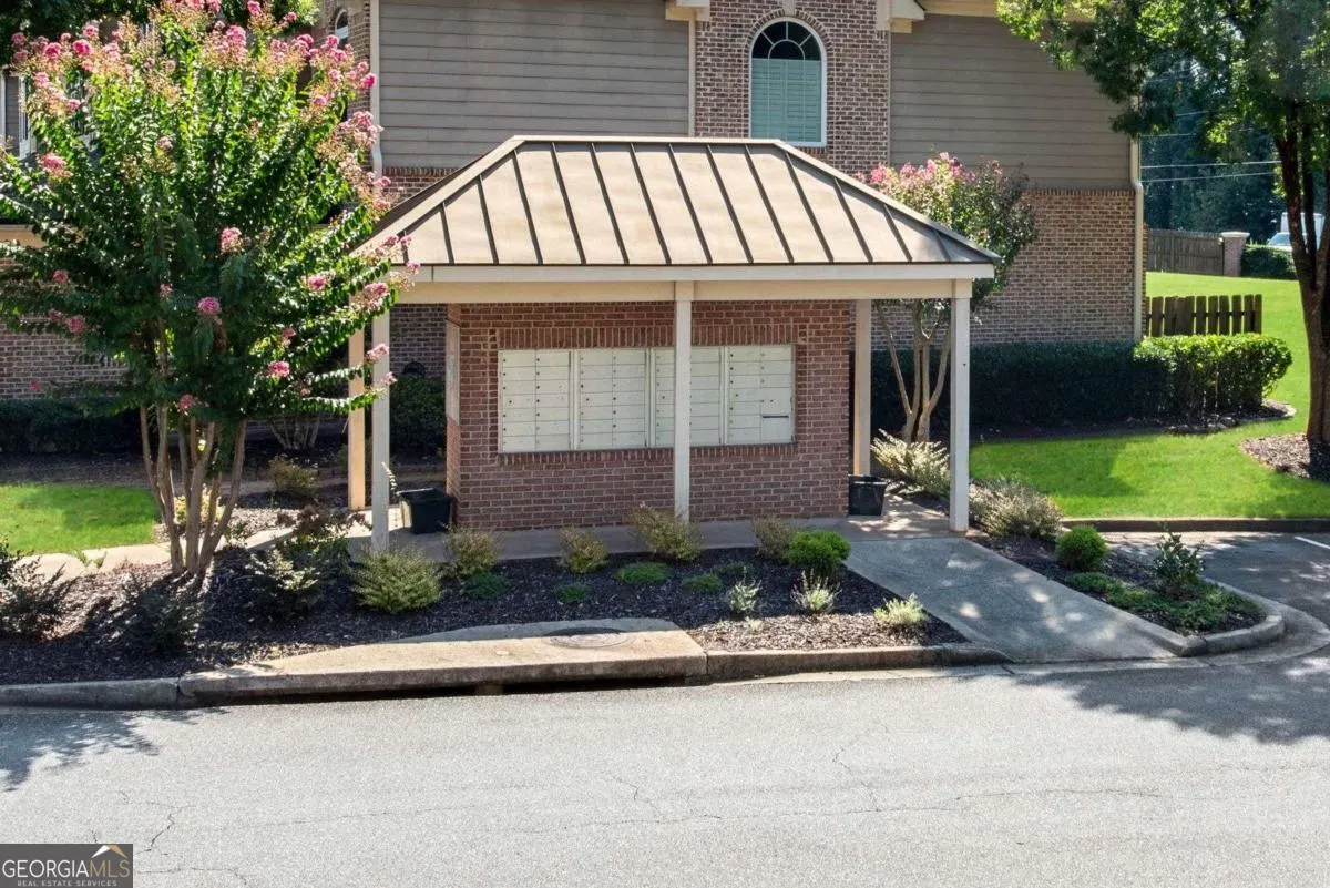 1402 Glen Ivy