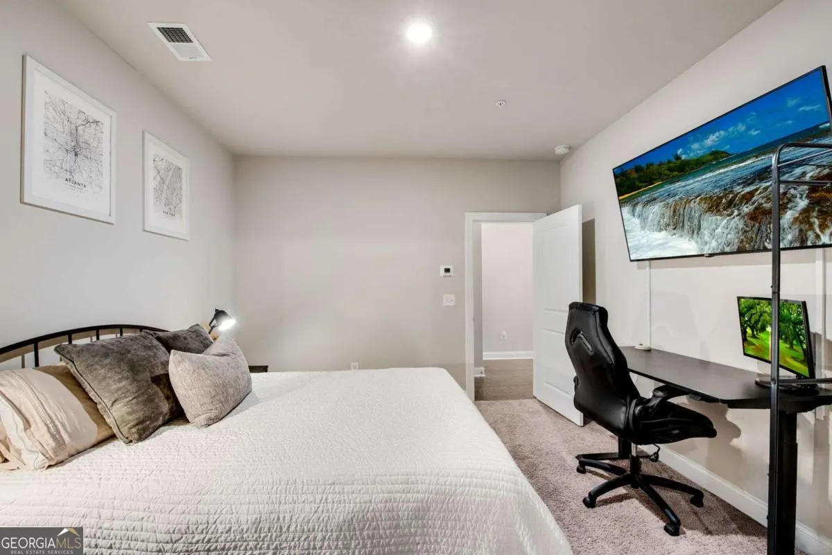 1402 Glen Ivy