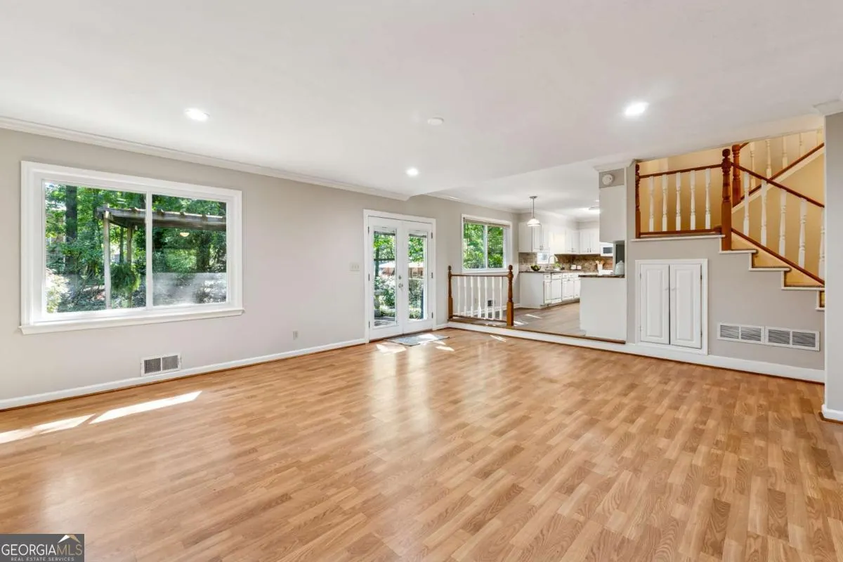 221 Shady Lane SW