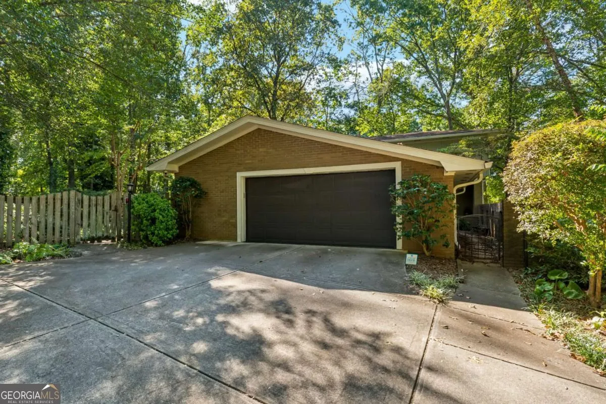 221 Shady Lane SW