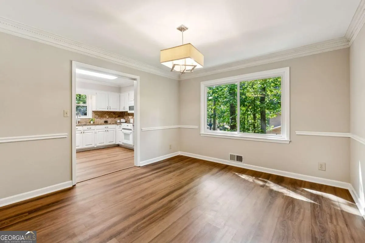 221 Shady Lane SW