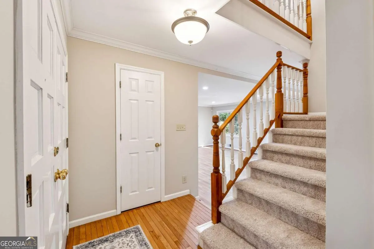 221 Shady Lane SW