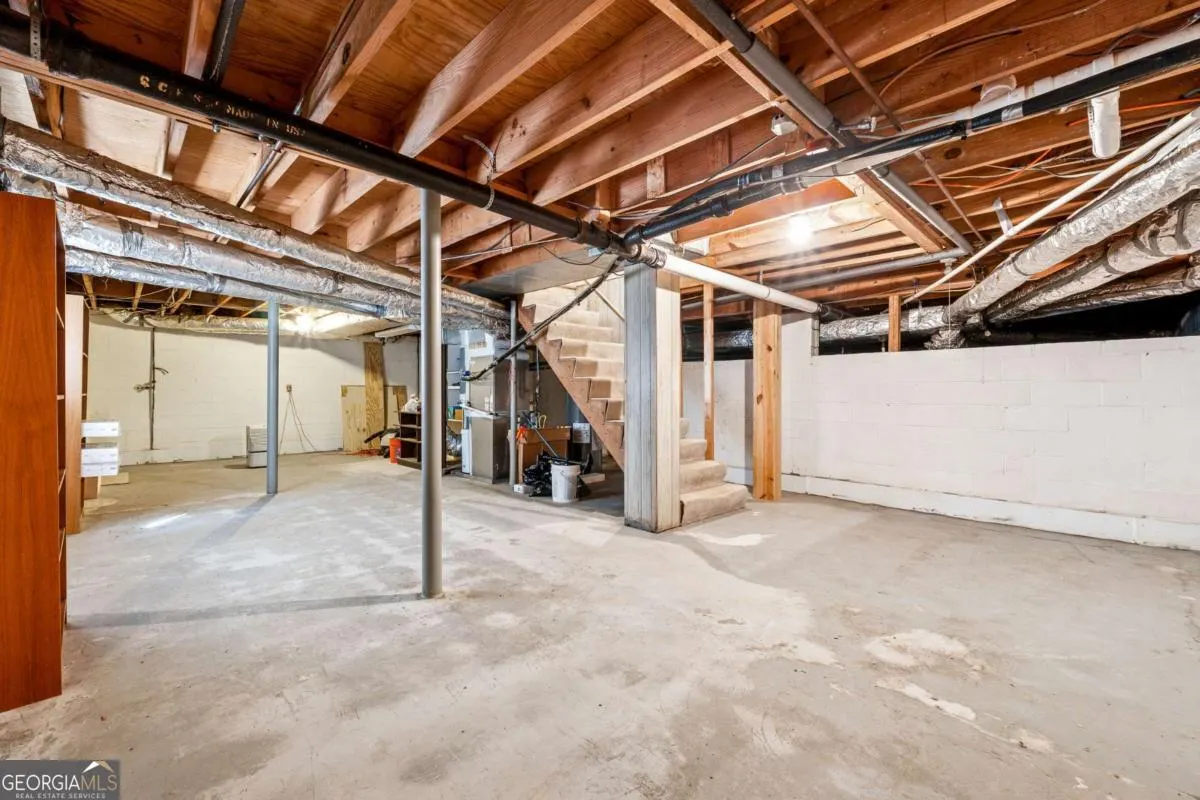221 Shady Lane SW