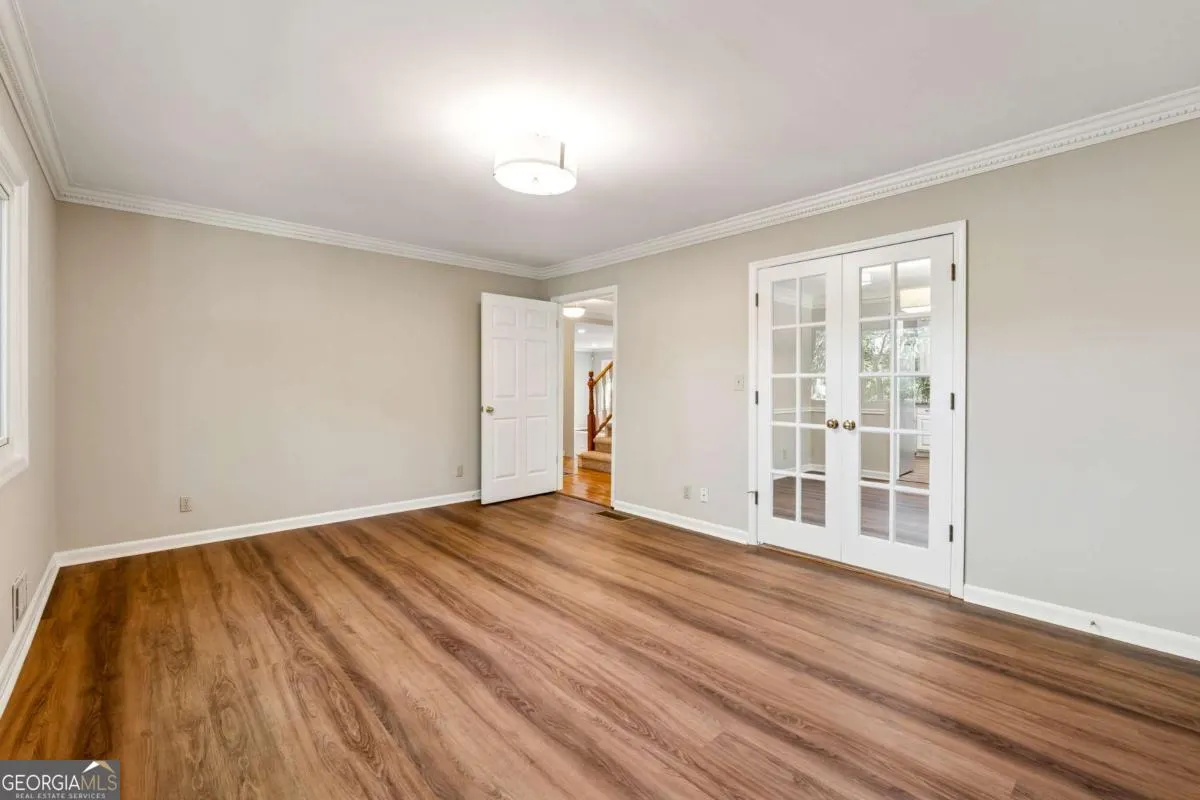 221 Shady Lane SW