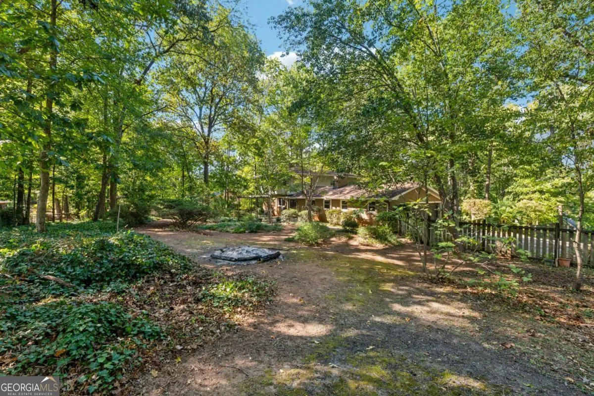 221 Shady Lane SW