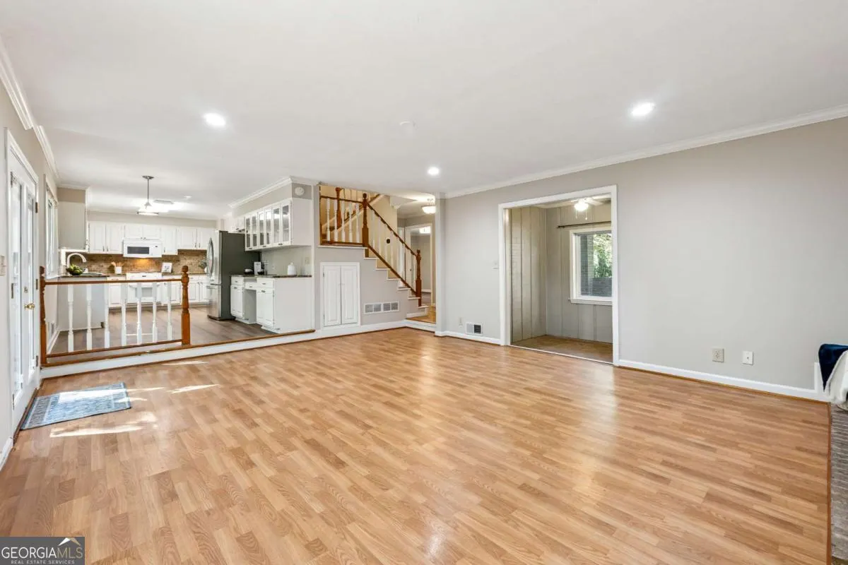 221 Shady Lane SW