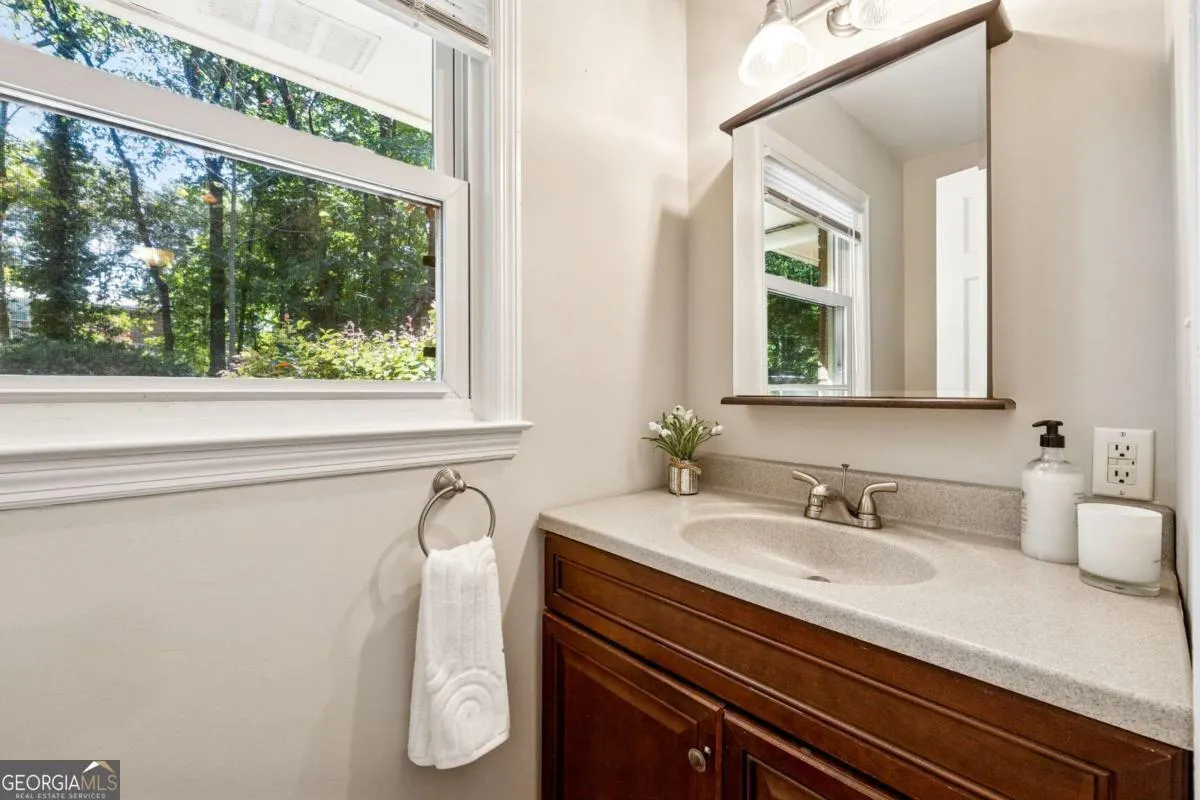 221 Shady Lane SW