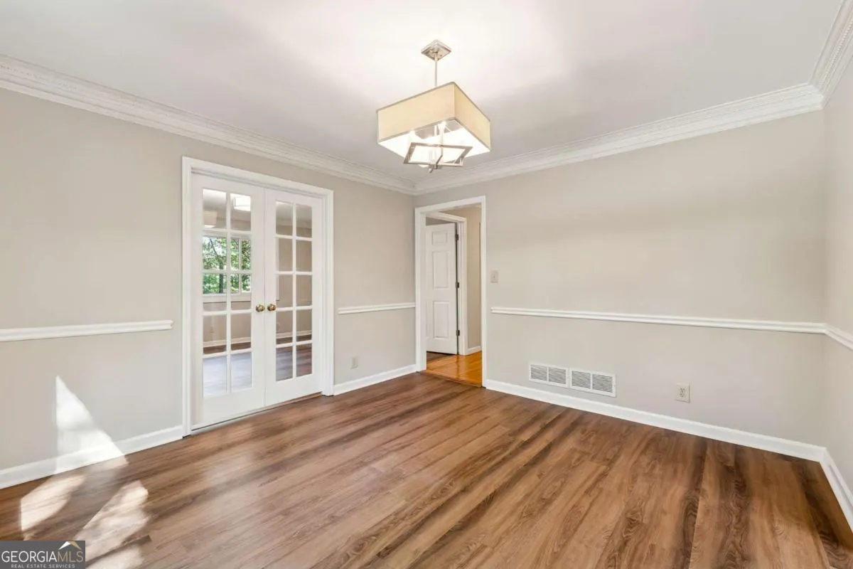 221 Shady Lane SW