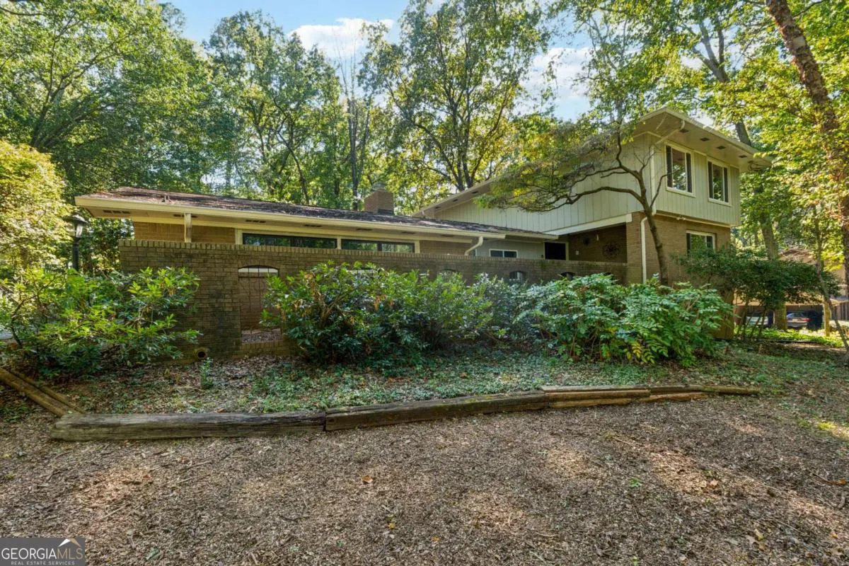 221 Shady Lane SW