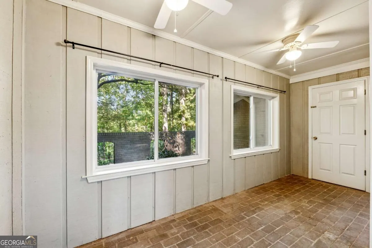 221 Shady Lane SW