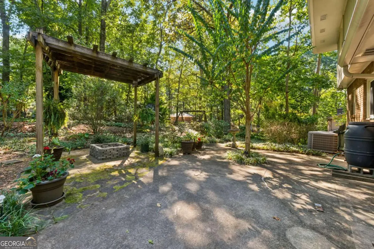 221 Shady Lane SW