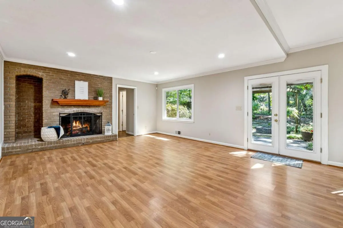 221 Shady Lane SW