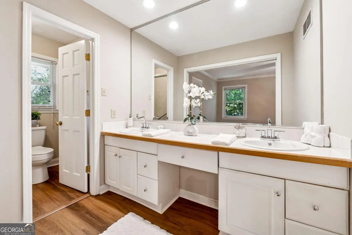 221 Shady Lane SW
