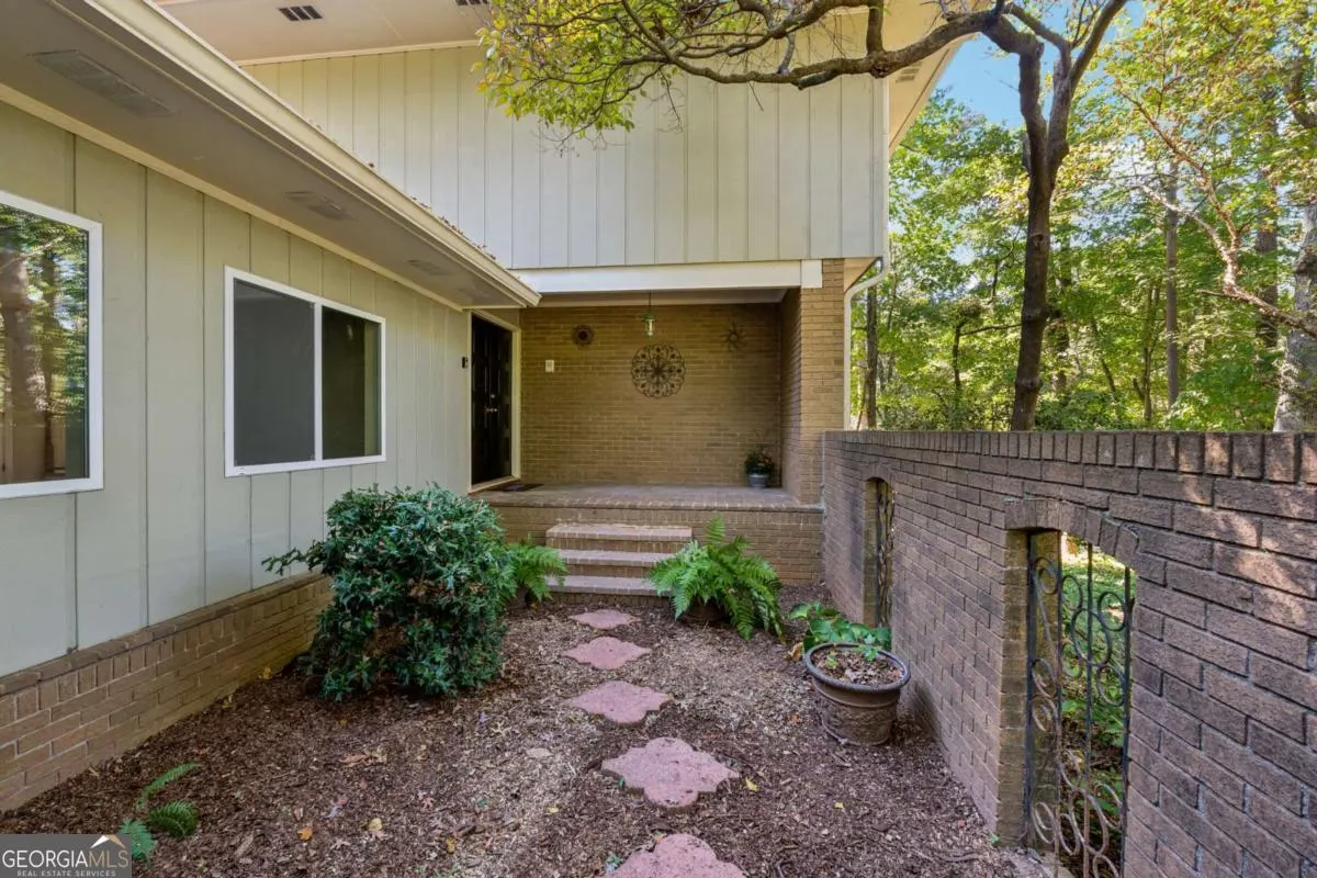 221 Shady Lane SW