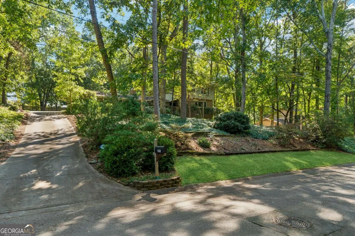 221 Shady Lane SW
