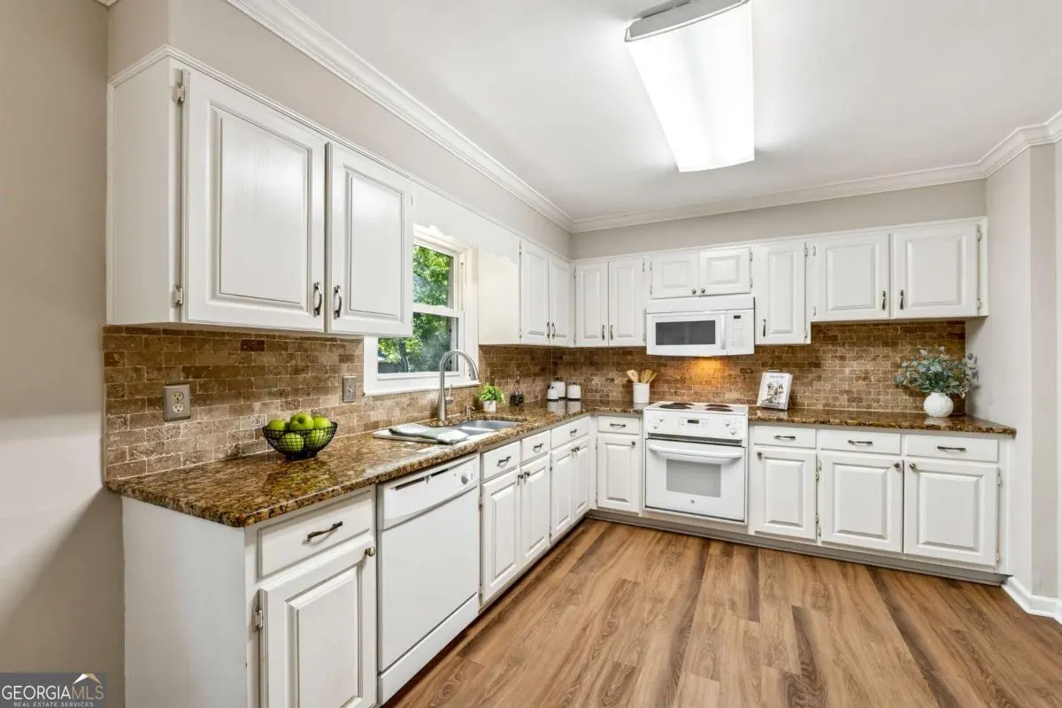 221 Shady Lane SW