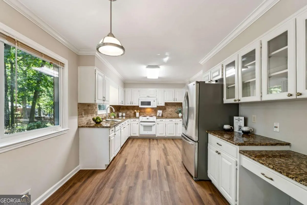 221 Shady Lane SW