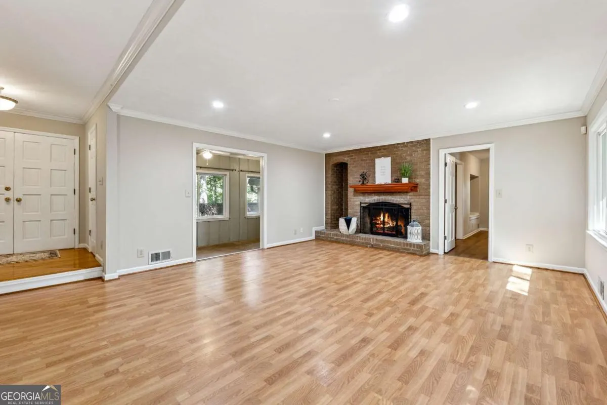 221 Shady Lane SW