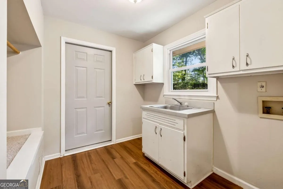 221 Shady Lane SW