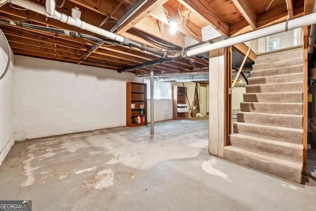221 Shady Lane SW