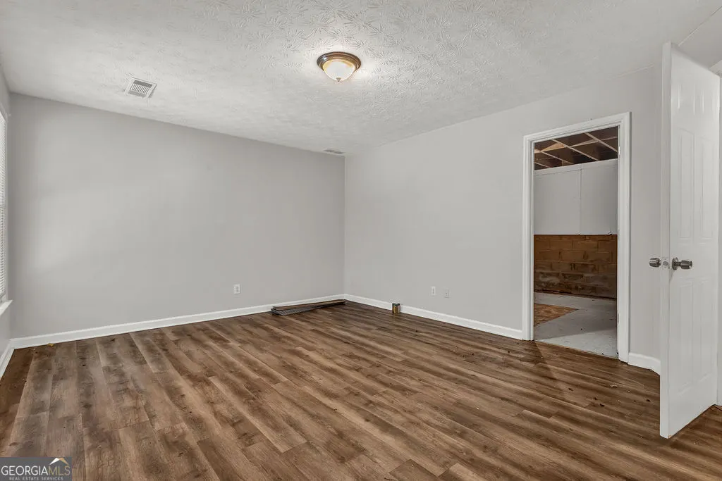 3189 Glen Hollow Drive