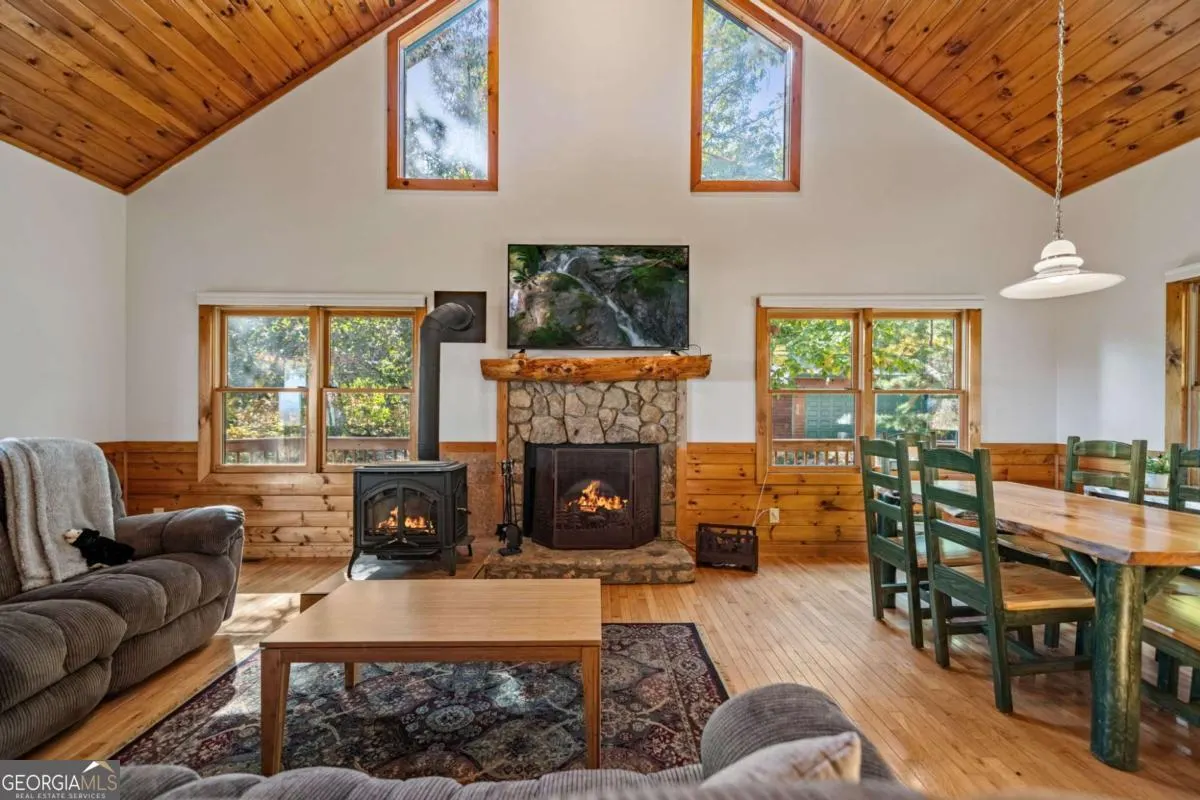 1655 Mangums Trail