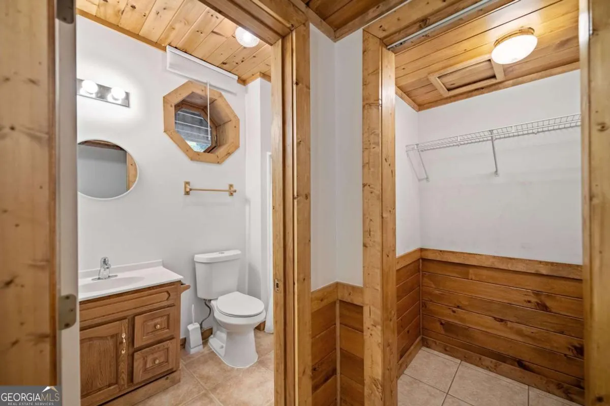1655 Mangums Trail