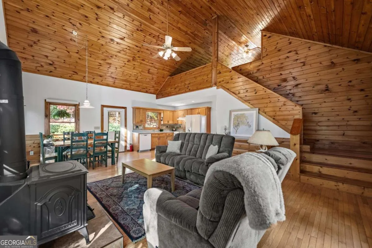 1655 Mangums Trail