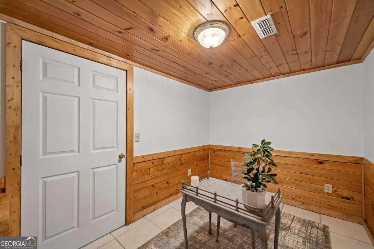 1655 Mangums Trail