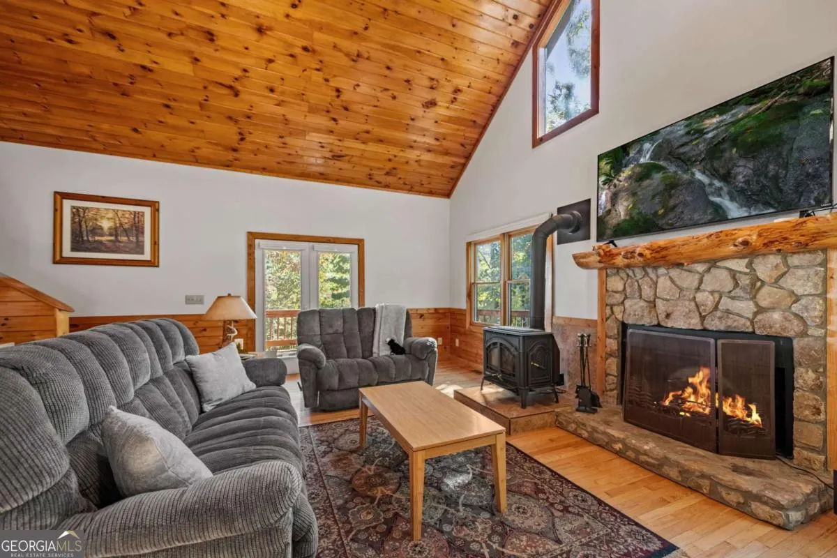 1655 Mangums Trail