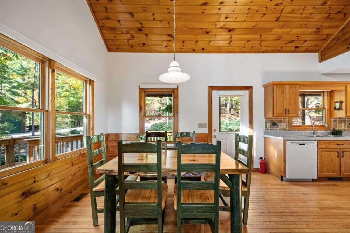 1655 Mangums Trail