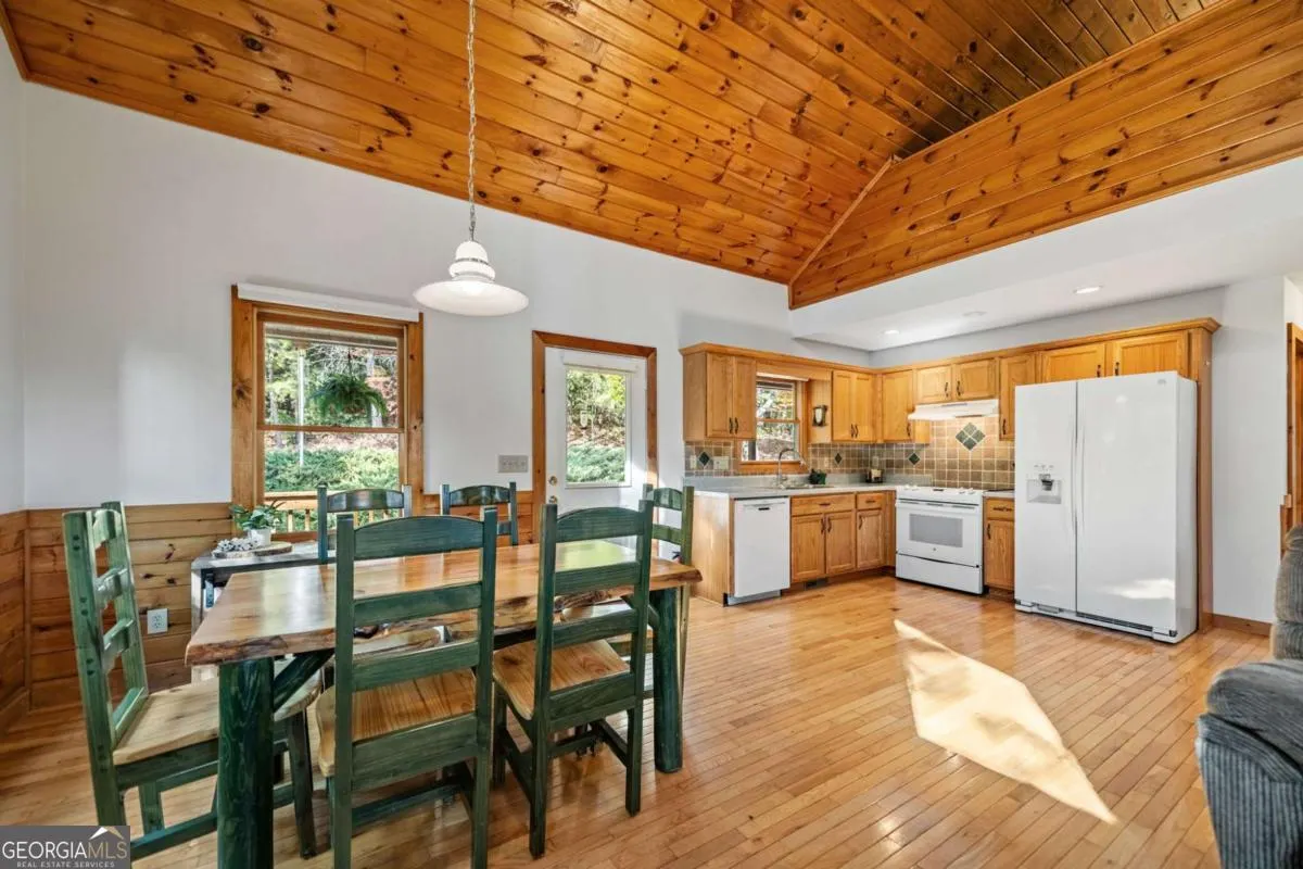 1655 Mangums Trail