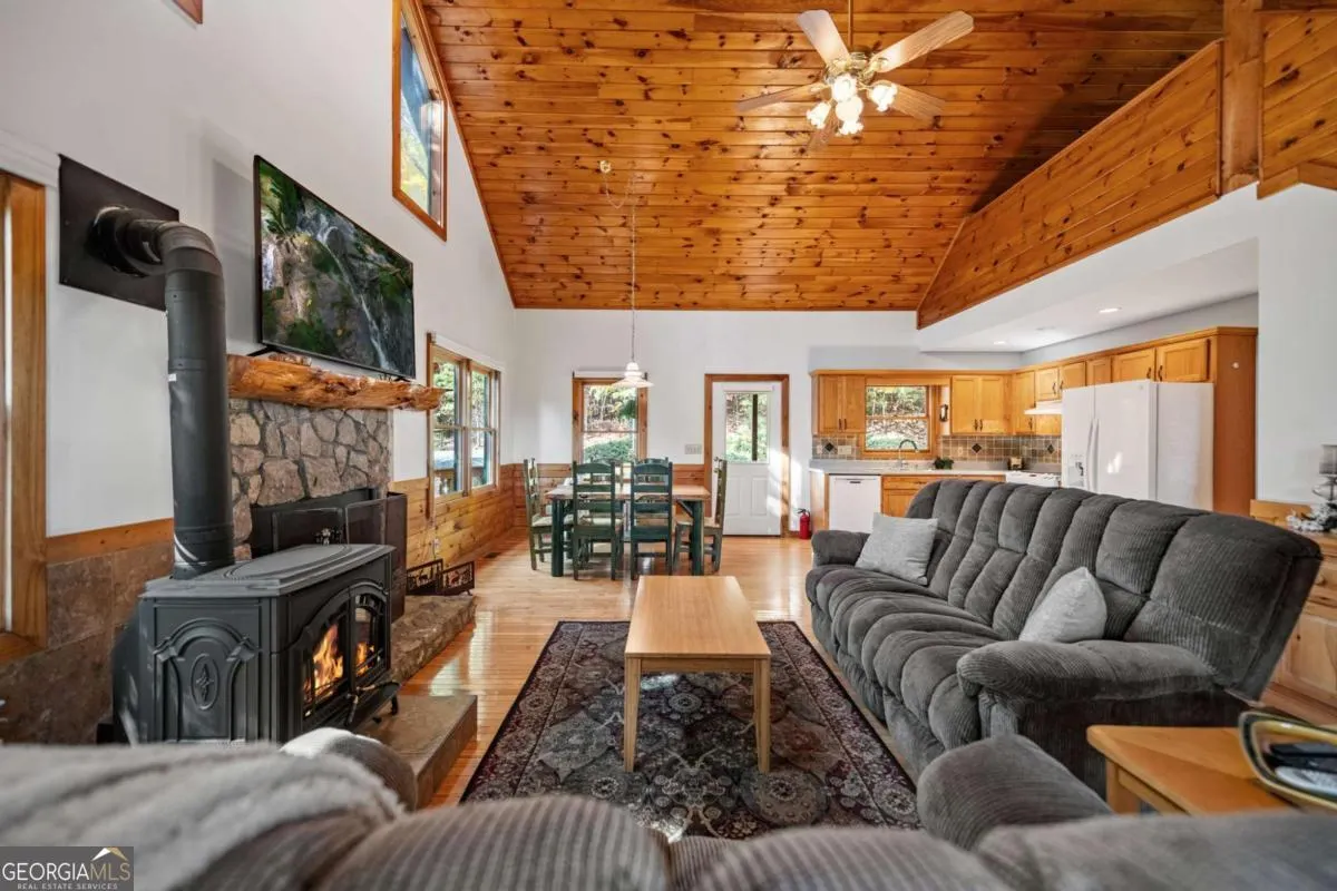 1655 Mangums Trail