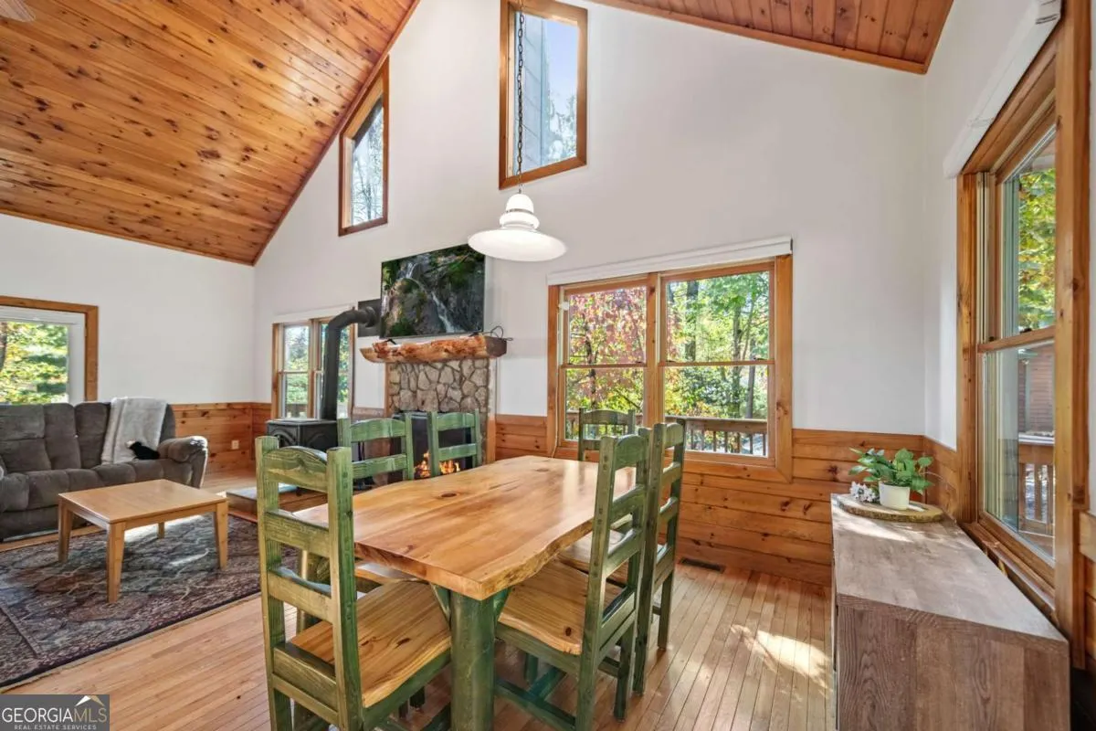 1655 Mangums Trail