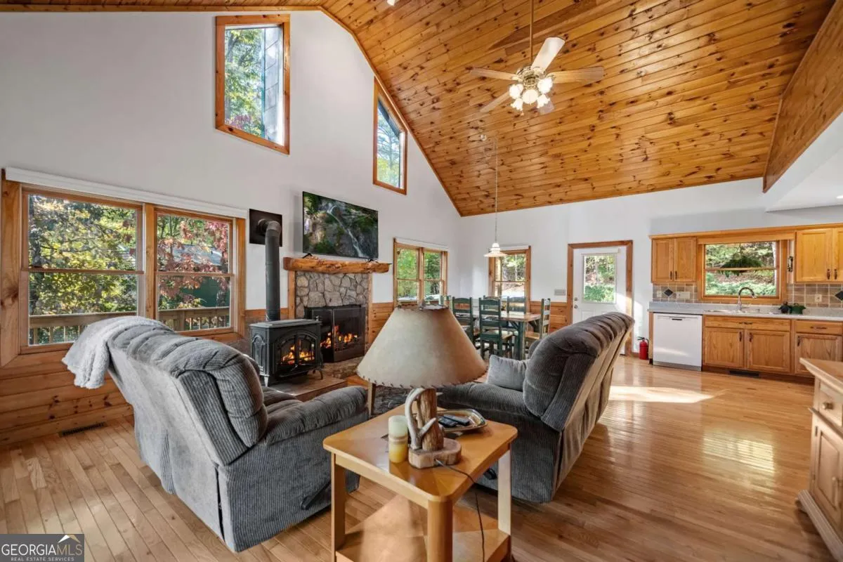 1655 Mangums Trail