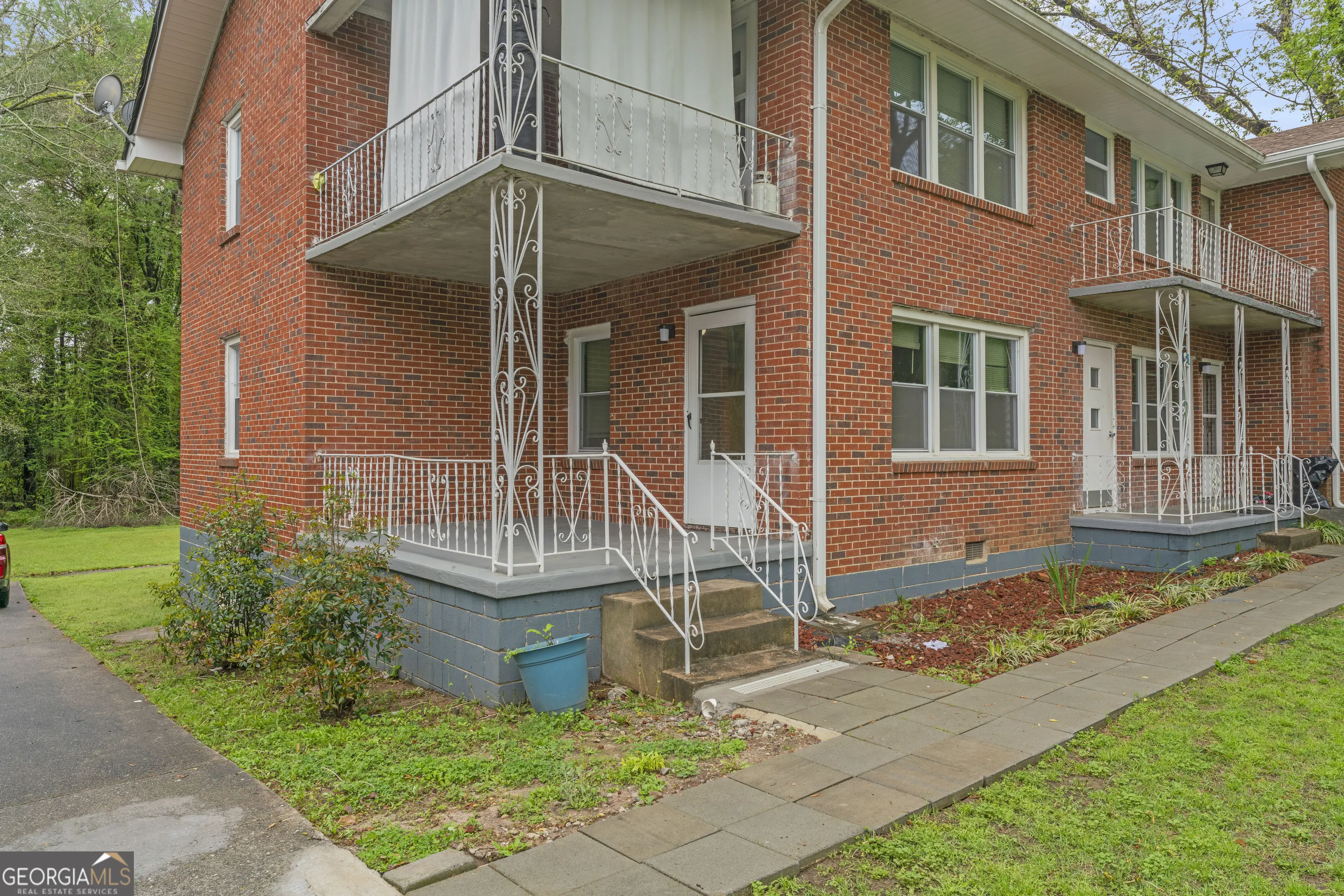 1 147 Burnside Street, #1