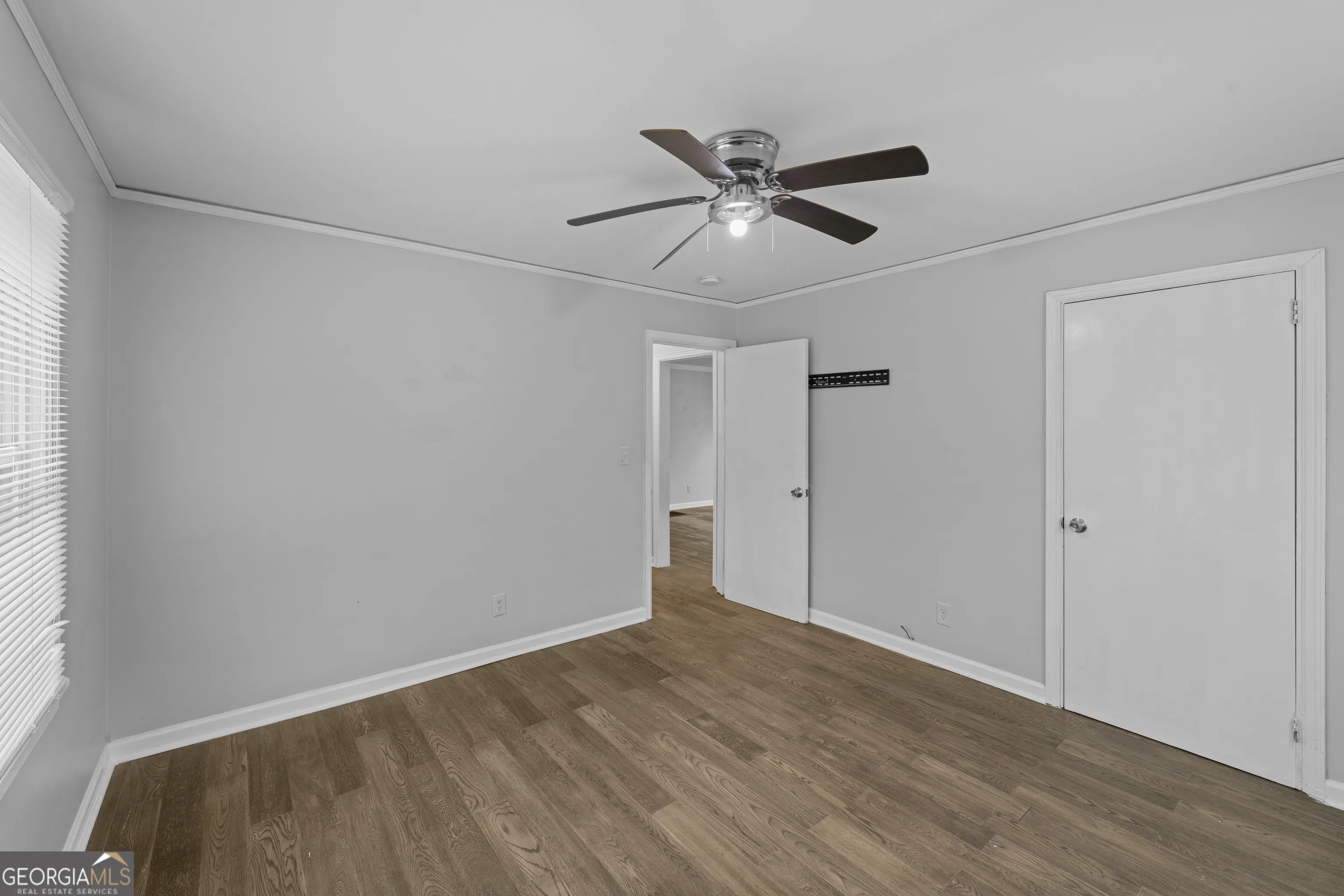 1 147 Burnside Street, #1