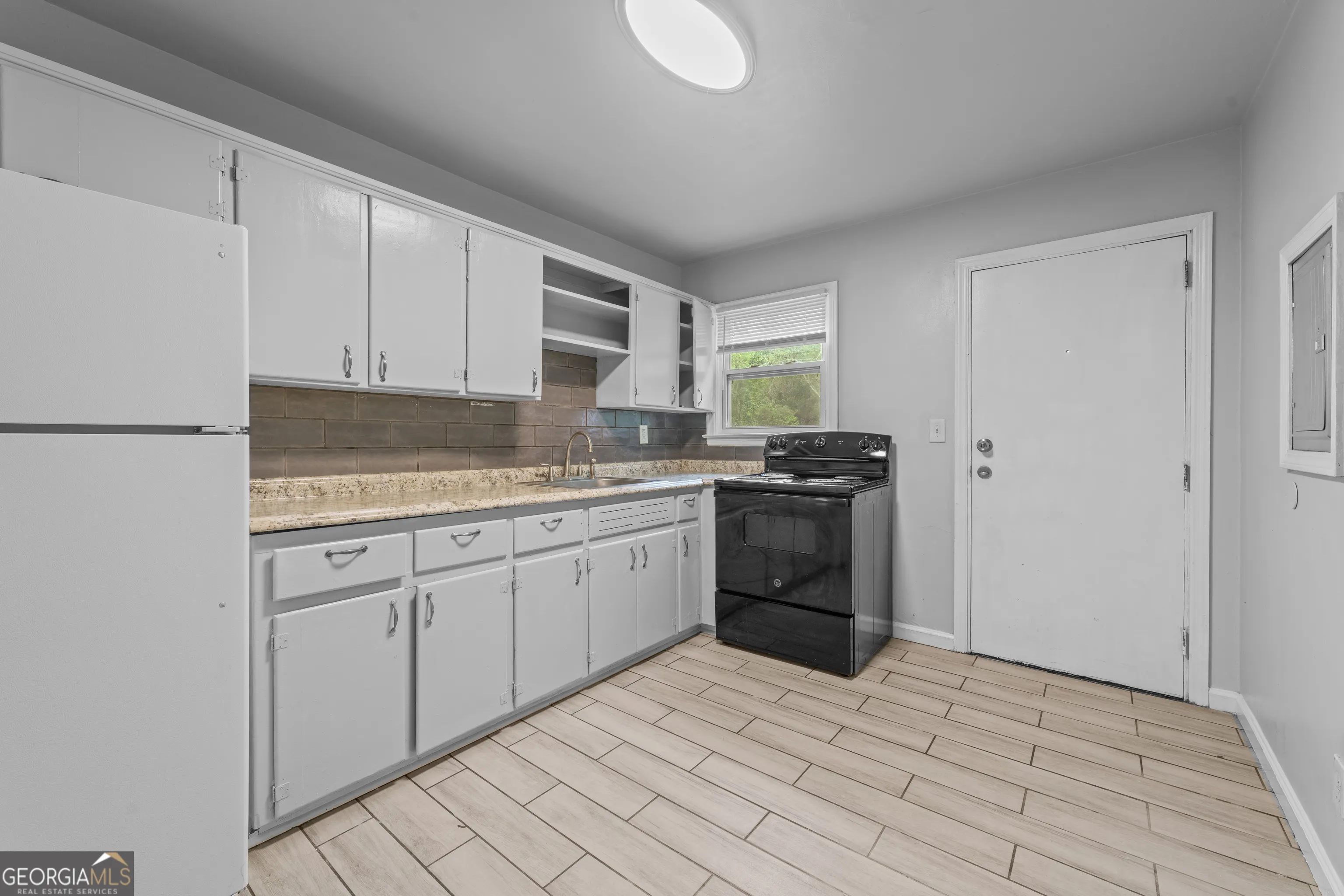 1 147 Burnside Street, #1