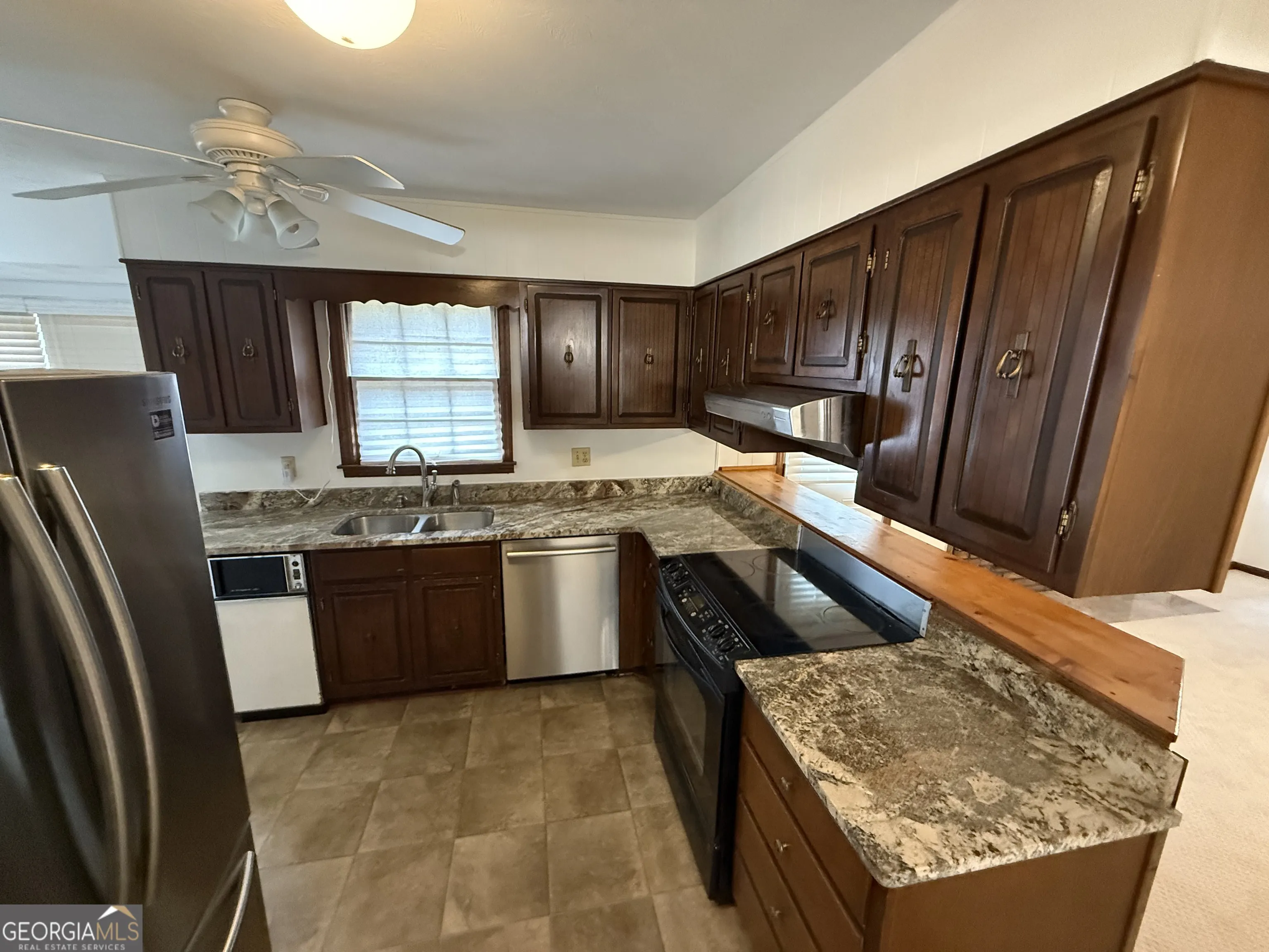 345 E Richard Way